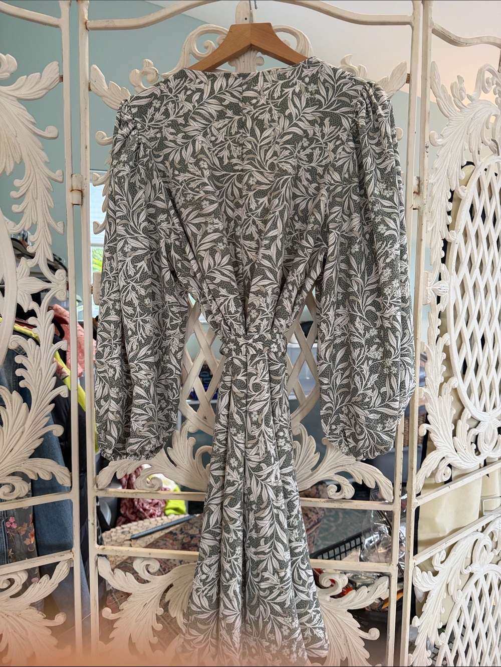 H&M Green and White Leaf-Print Dress - Picture 6 of 8